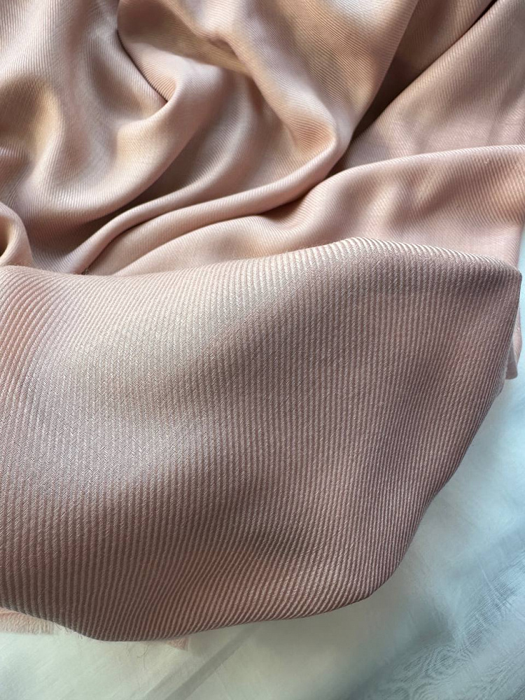 картинка Нежный плательный шелк с кашемиром от Valentino от магазина