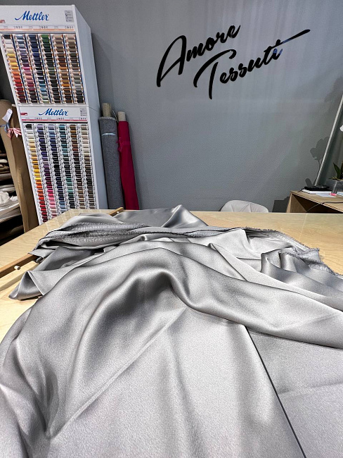 картинка Жемчужная сатиновая вискоза от MaxMara магазин являющийся официальным дистрибьютором в России 