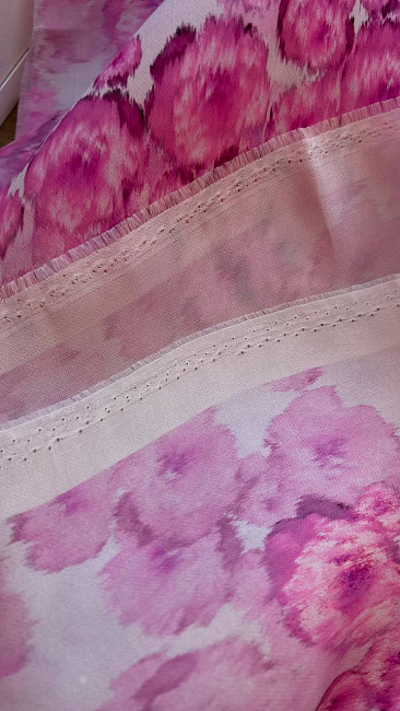 картинка Яркая органза в цвете фуксия от  Blumarine магазин являющийся официальным дистрибьютором в России 