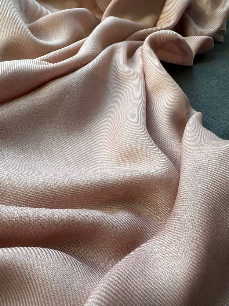 картинка Нежный плательный шелк с кашемиром от Valentino от магазина
