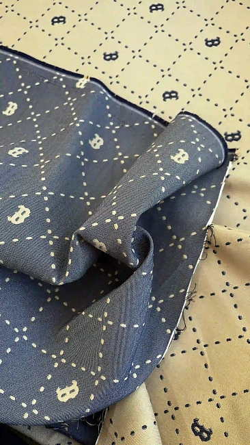 картинка Костюмная двусторонняя вискоза с монограммой Burberry магазин являющийся официальным дистрибьютором в России 